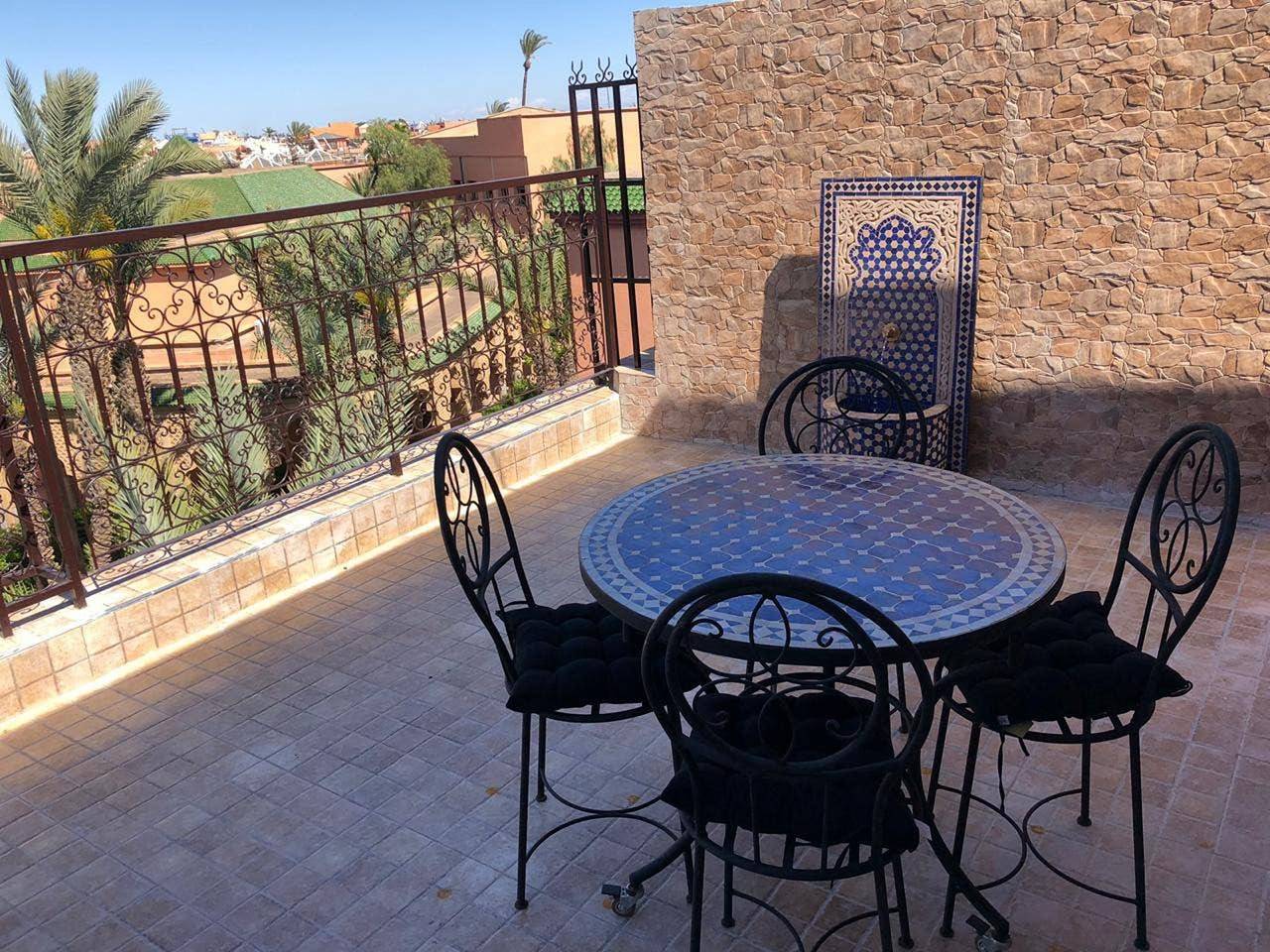 Appartamento intero, Affascinante Triplex ad Annakhil, Marrakech con Piscina Condivisa in Annakhil, Marrakech