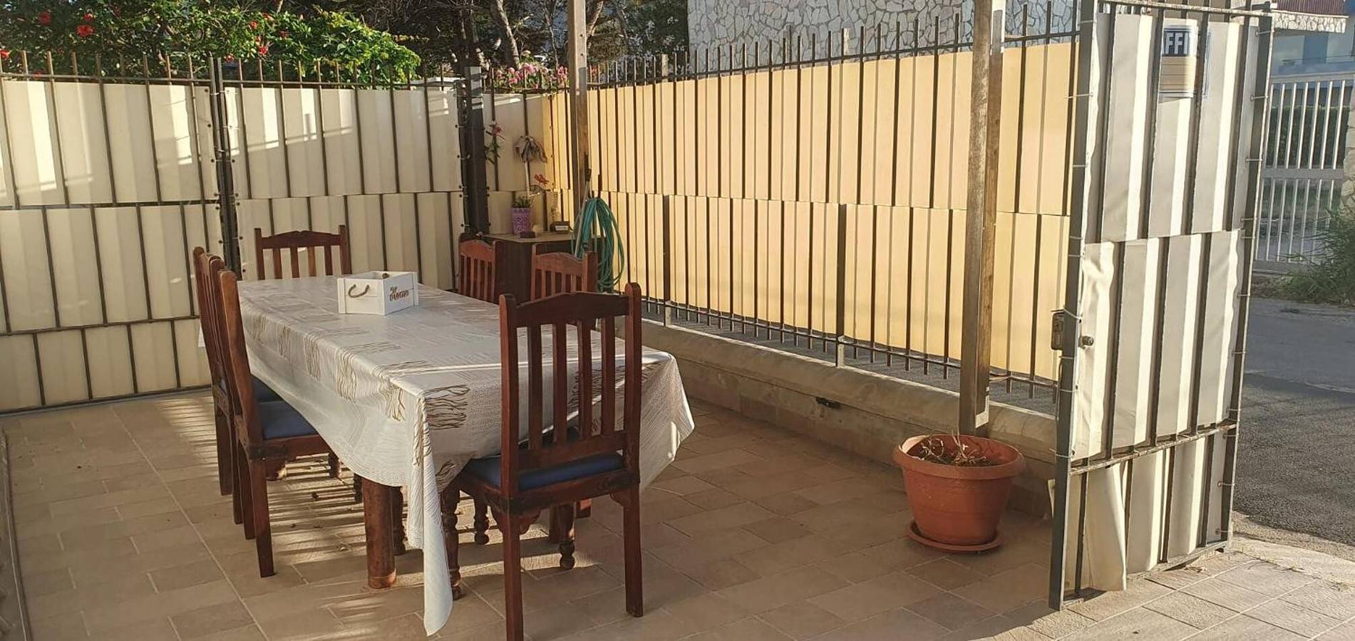 Apartamento entero, Apartamento 'Lido Azzurro Sea Mare' con vistas al mar, Wi-Fi y aire acondicionado in Villagrazia di Carini, Carini