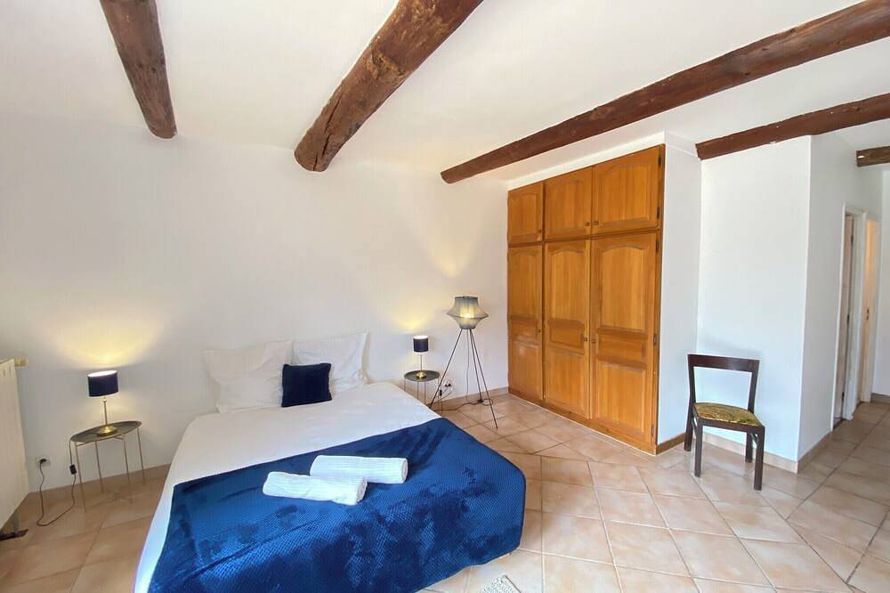 84B7 - Accommodation in a charming 18th century farmhouse in Althen-des-Paluds, Vaucluse