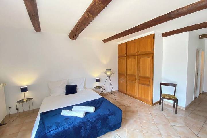 84B7 - Logement dans Mas de charme du Xviiième siècle in Althen-des-Paluds, Vaucluse