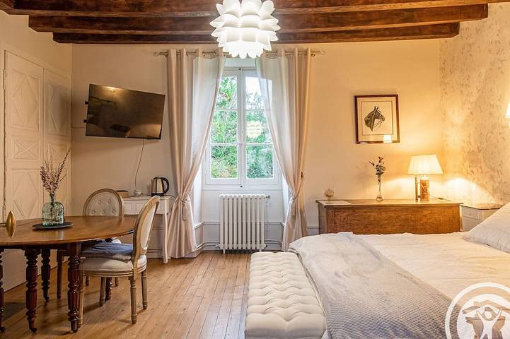Location de vacances pour 2 personnes, avec Piscine à La Ménitré - 3