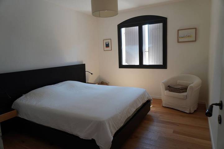 Location de vacances pour 7 personnes, avec jardin ainsi que piscine et terrasse à Châteauneuf-le-Rouge - 2