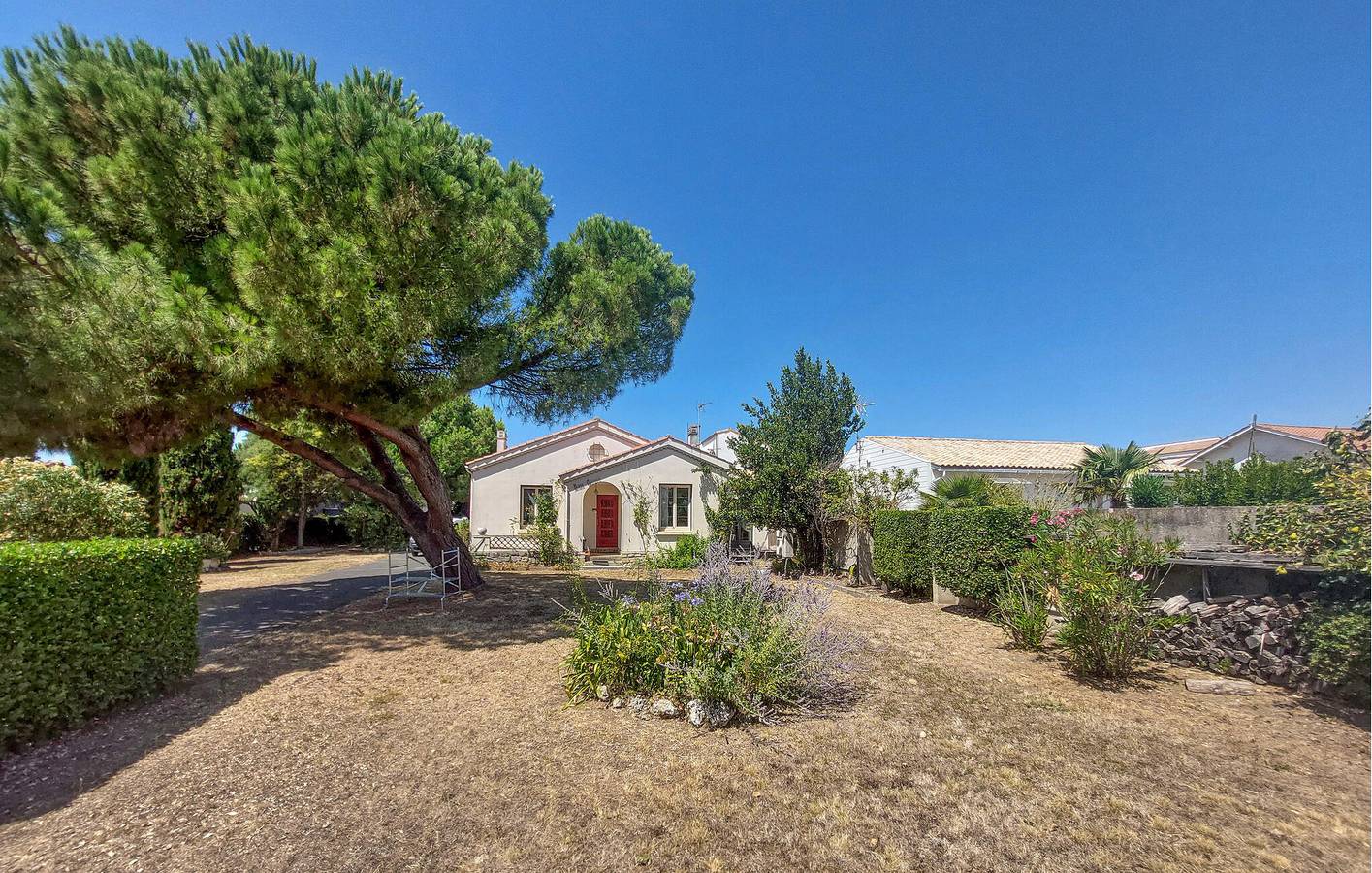 Amplio apartamento de 2 dormitorios con jardín, wifi y aparcamiento, a 800 m de la playa in Châtelaillon-Plage, Región de La Rochelle