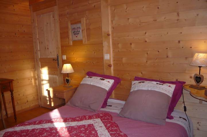 Appartement entier, Bel appartement dans chalet , 3 km la Clusaz   jardin   jacuzzi in Saint-Jean-de-Sixt, Région d'Annecy