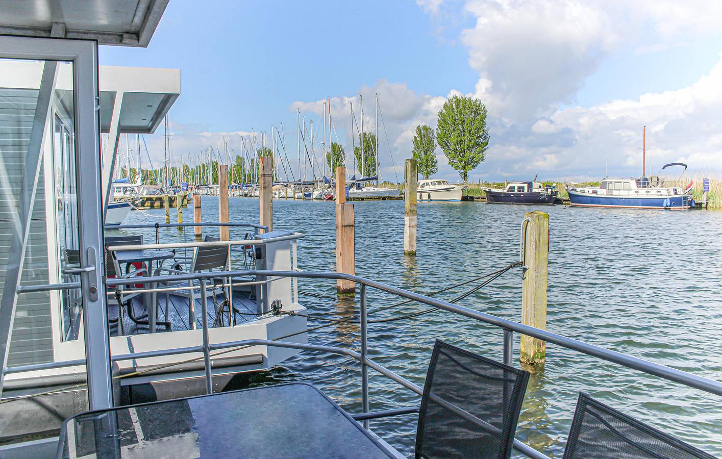 Woonboot voor 6 personen met terras in Lelystad, Markermeer