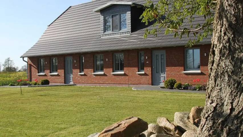 Ferienwohnung für 6 Personen, mit Terrasse und Sauna sowie Garten in Esgrus