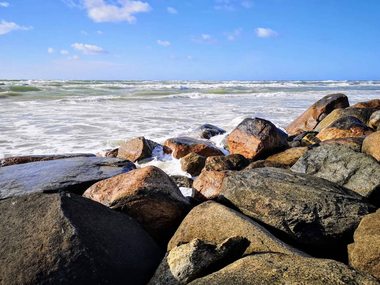 Priestranna chata v borovicovom lese in Løkken, Hjørring region
