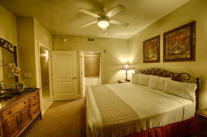 Apartamento vacacional entero, Restaurante Disney Dreams Penthouse con vista al agua en el centro comercial in Disney World