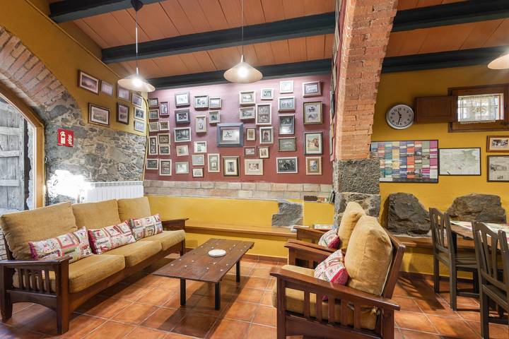 Rural House 'Cal Nan' with Mountain Views, Shared Pool and Wi-Fi in Santa Maria de Besora, Catalan Pyrenees