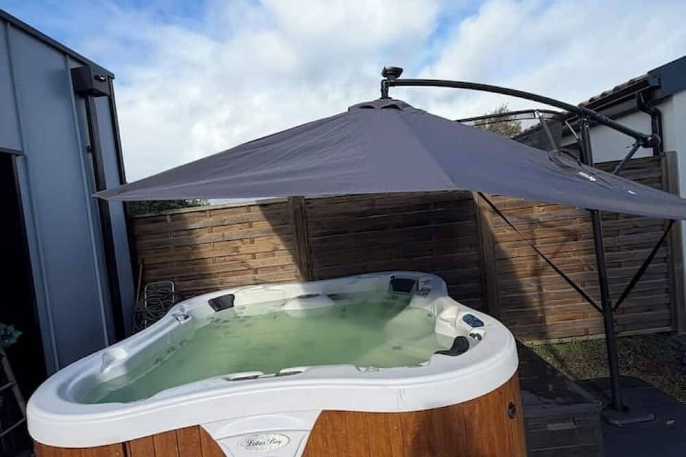 Apartamento entero, El Nido Secreto - Jacuzzi Privado - Escapada Romántica Cerca de Arcachon in Marcheprime, Region de Arcachon