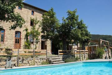 Chambre d’hôte pour 4 personnes, avec sauna et jardin ainsi que jacuzzi et piscine, animaux acceptés à Saint-Symphorien-de-Mahun