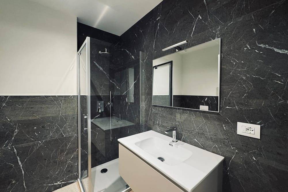 Appartamento intero, Camera doppia, bagno privato fuori stanza in Imola (Italia), Provincia di Bologna