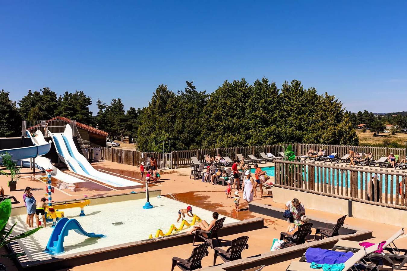 Camping pour 6 Personnes dans Chastanier, Région de Mende