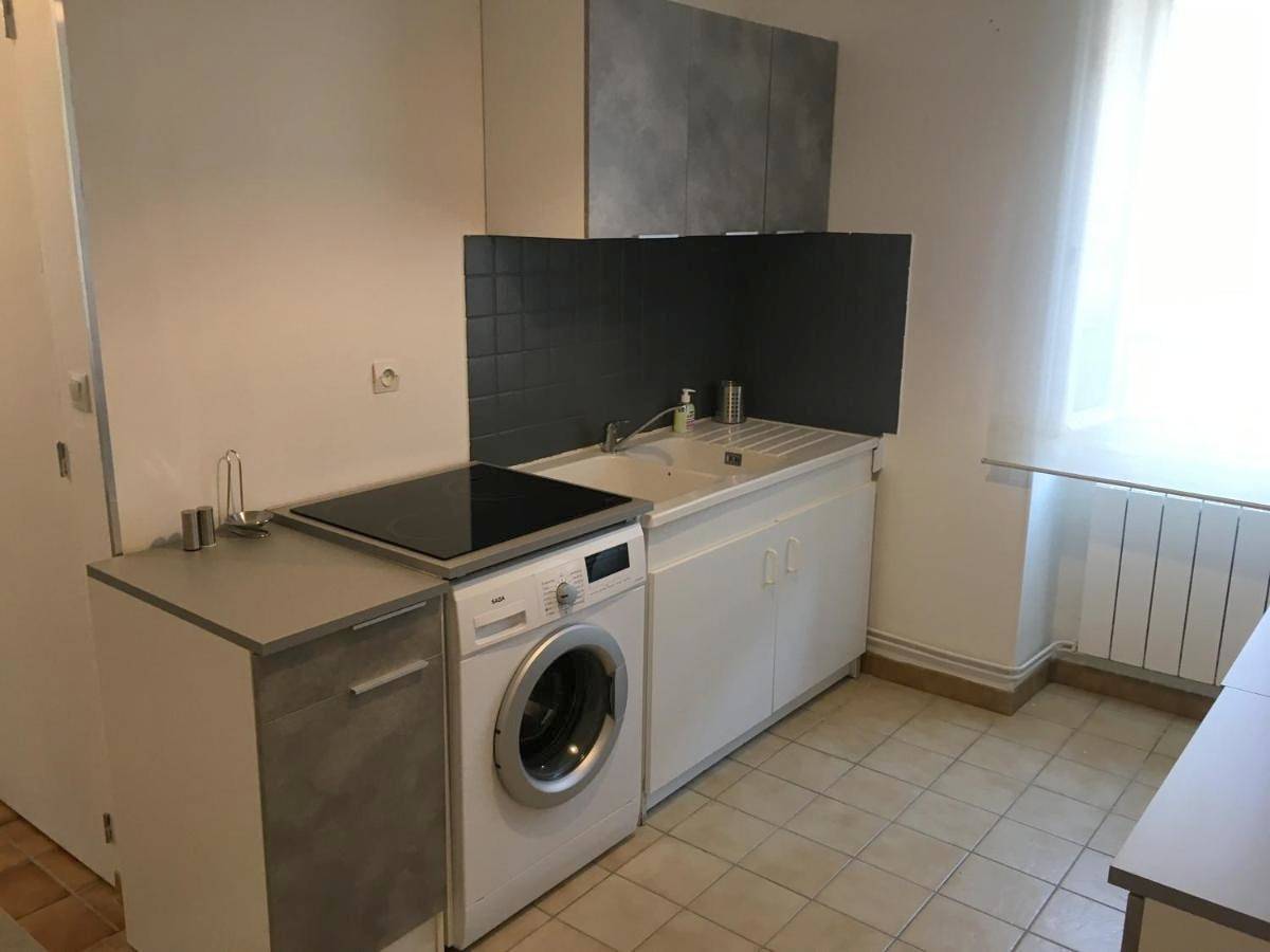 Appartement entier, One-Bedroom Apartment in Saint-Pierre-le-Moûtier, Nièvre