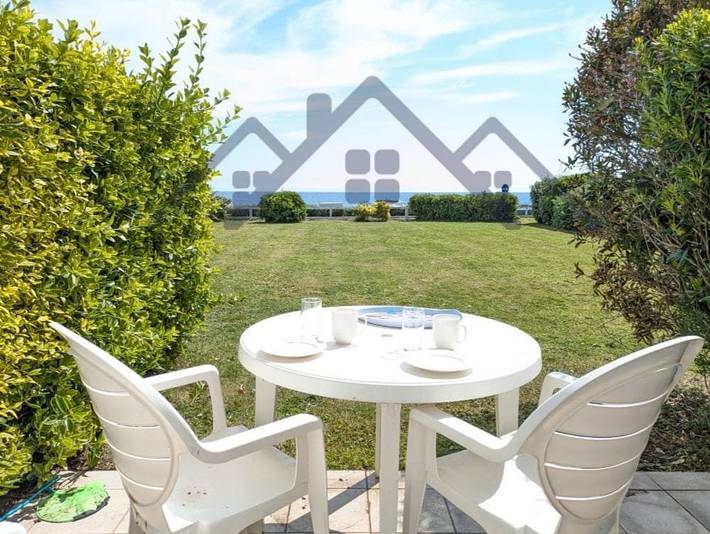 Gîte pour 4 personnes, avec jardin ainsi que piscine et terrasse