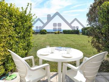 Gîte pour 4 personnes, avec terrasse ainsi que piscine et jardin dans le Finistère