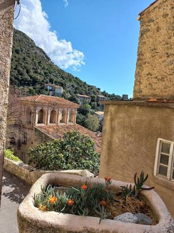 Gîte pour 11 personnes, avec terrasse et vue à Lama