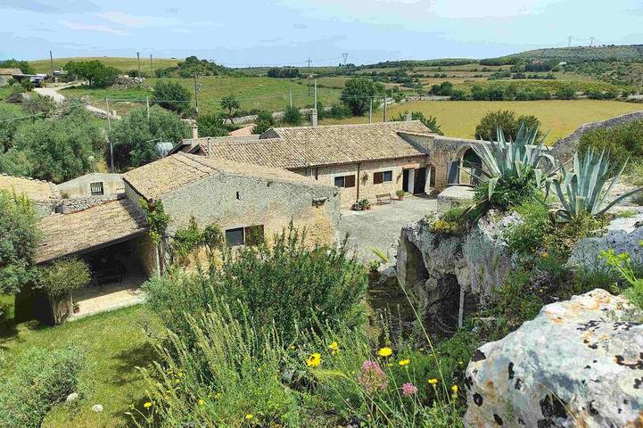 Casa vacanza per 6 persone, con giardino e terrazza in Palazzolo Acreide