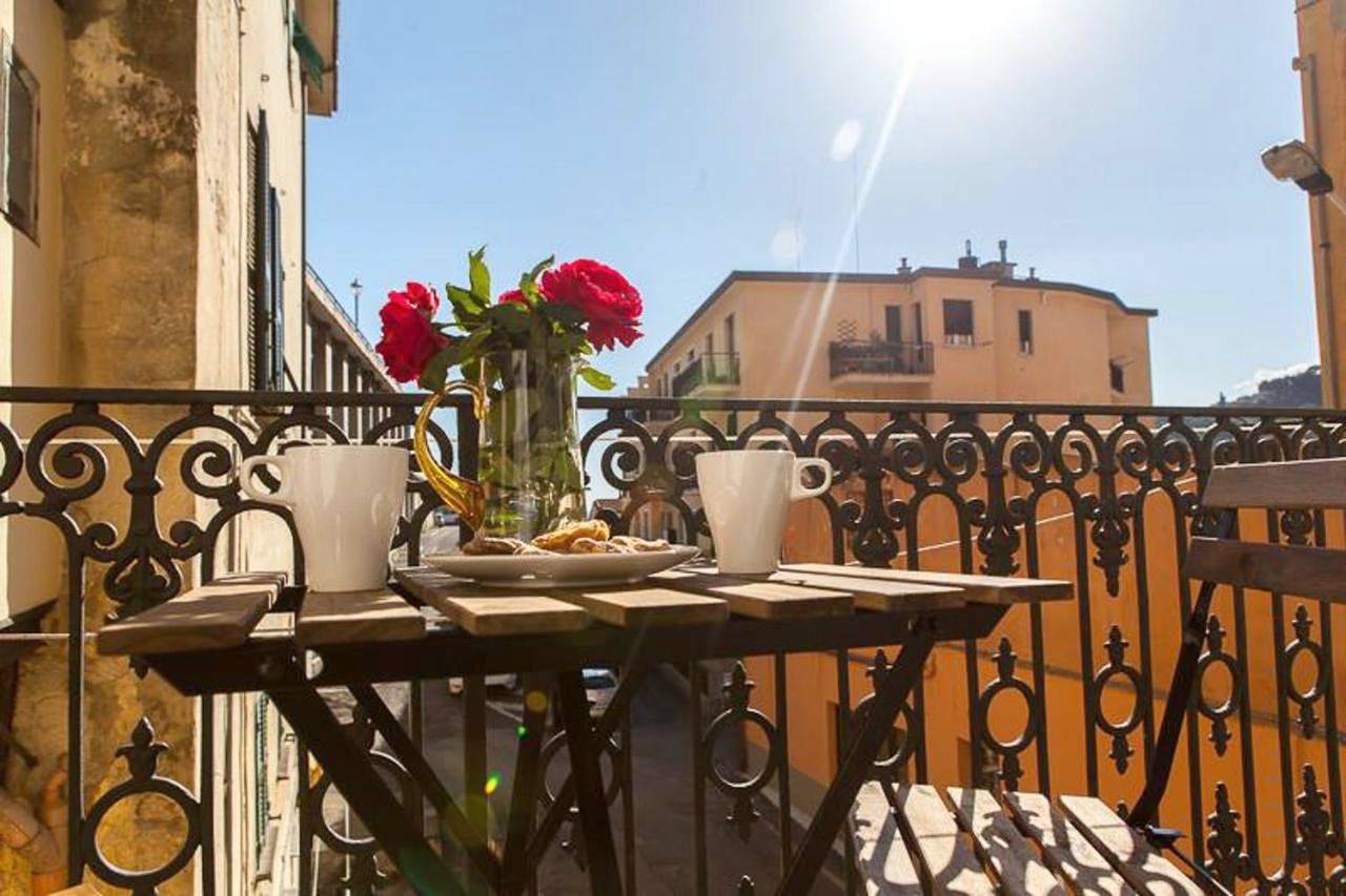 Casa Carducci - Spacious historical home close to the beach in Porto Maurizio, Imperia
