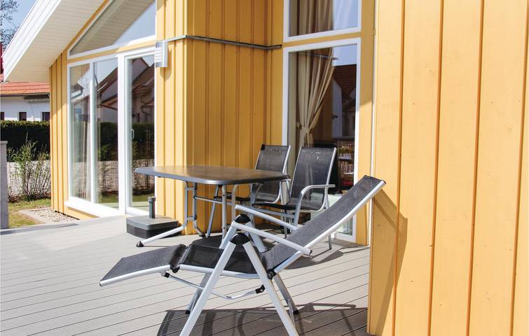 Appartement am Strand mit Parkplatz und Terrasse, 1,5 km zur Badestelle Mili in Rechlin, Müritz