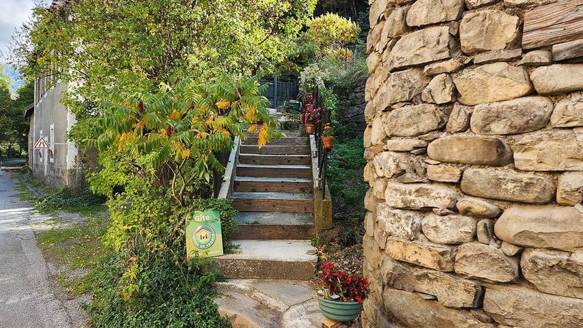 Gîte pour 6 personnes, avec Terrasse et Jardin à Méolans-Revel - 2