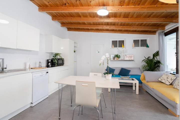 Maison d’hôte pour 2 personnes, avec jardin et terrasse ainsi que vue et piscine à Arona - 4