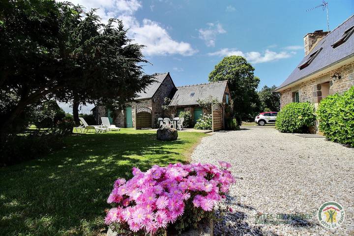 Gîte pour 4 personnes, avec jardin et terrasse, animaux acceptés à Ploumilliau - 2