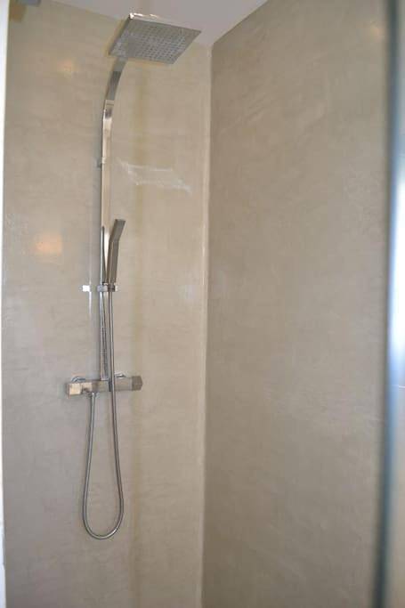 Gîte pour 2 personnes, avec piscine ainsi que vue et jardin à Meynes - 4