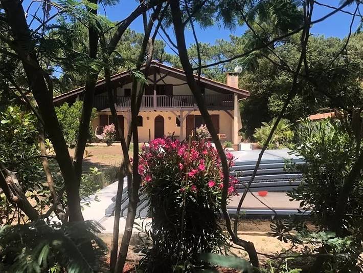 Villa pour 12 personnes, avec piscine et vue, animaux acceptés à Soulac-sur-Mer