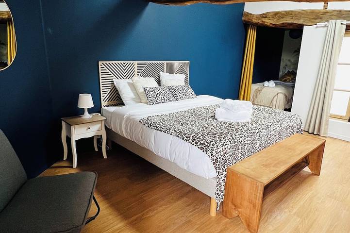 Location de vacances pour 15 personnes, avec jardin ainsi que piscine et terrasse à La Chapelle-Saint-Laurent - 3