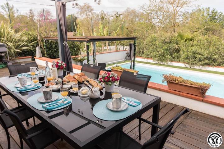 Chambre d’hôte pour 4 personnes, avec Terrasse et Jacuzzi ainsi que Jardin et Piscine à Lherm