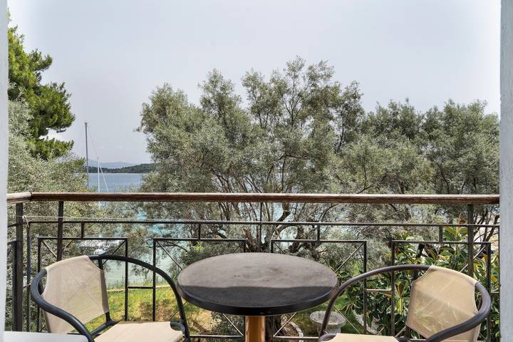 Διαμερίσματα διακοπών για 3 άτομα, με μπαλκόνι και κήπο στο Περιγιάλι