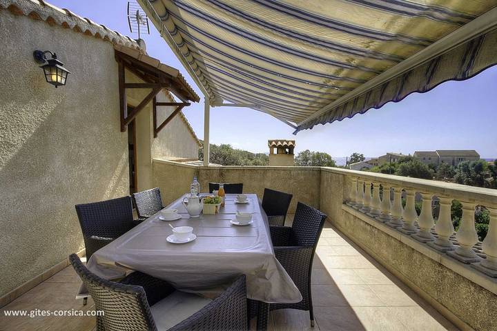 Gîte pour 6 personnes, avec Terrasse ainsi que Jardin et Vue dans Sagone