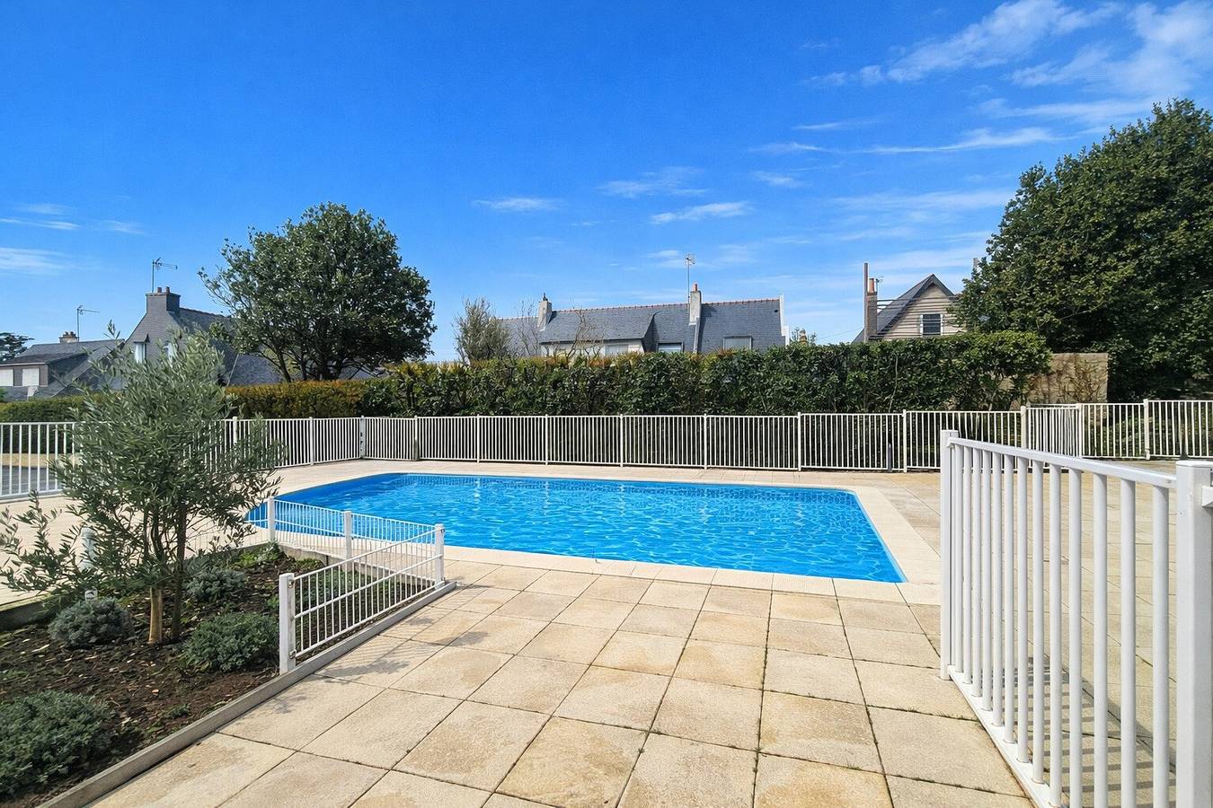 Appartement entier, Appartement « Ty Avel » avec piscine partagée, balcon et Wi-Fi in Quiberon, Côte des Mégalithes