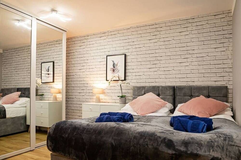 Comfy Town Stay | 2Br | Near Bacco Lounge & 7 Star in Warwickshire