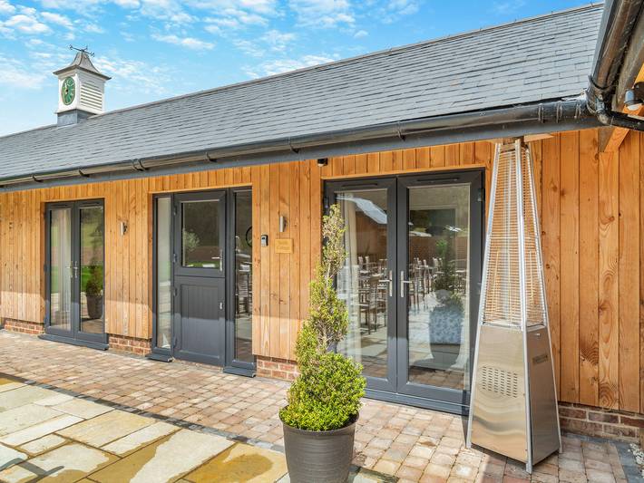 Log cabin for 2 people in Wiltshire
