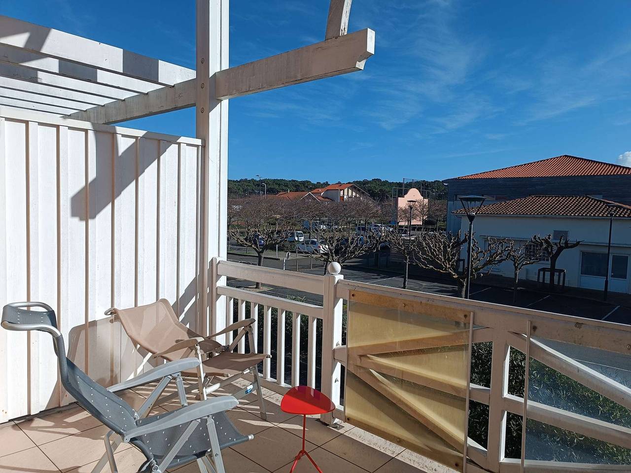 Entire apartment, Charming 1-Bed Apartment, 2-min Walk to Beach, with Balcony & Parking in Biscarrosse Plage, Biscarrosse