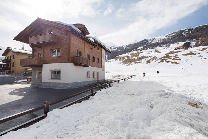 Chalet 'Arnica' con vista montagna, balcone e Wi-Fi in Livigno, Valtellina