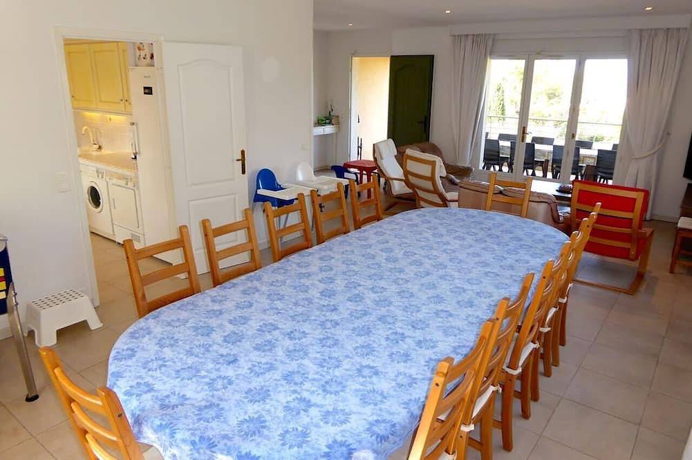 Villa Santa Fé, clim, piscine chauffée, paradis pour enfants, Wifi, vue in Le Castellet, Côte méditerranéenne (France)