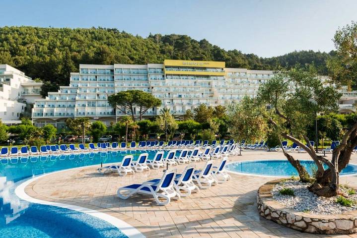Hôtel pour 4 personnes, avec piscine et jardin ainsi que sauna et vue
