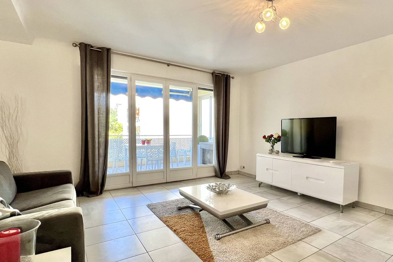 Entire apartment, Beautiful T2, large terrace near Center & sea in Cannes, Cannes region