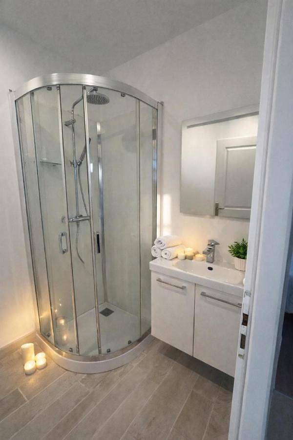 Location de vacances pour 2 personnes, avec terrasse ainsi que piscine et jardin à Villette-d'Anthon - 4