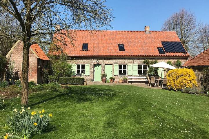 Gîte pour 8 personnes, avec Terrasse et Jardin à Tielt