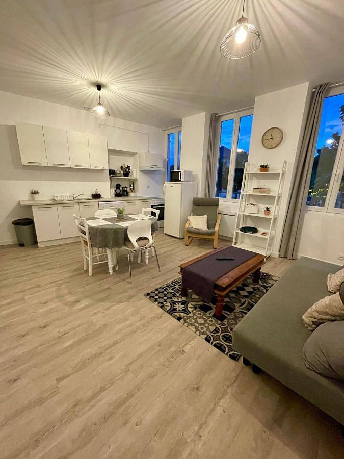 Appartement entier, One-Bedroom Apartment in Cosne-Cours-sur-Loire, Vallée de la Loire
