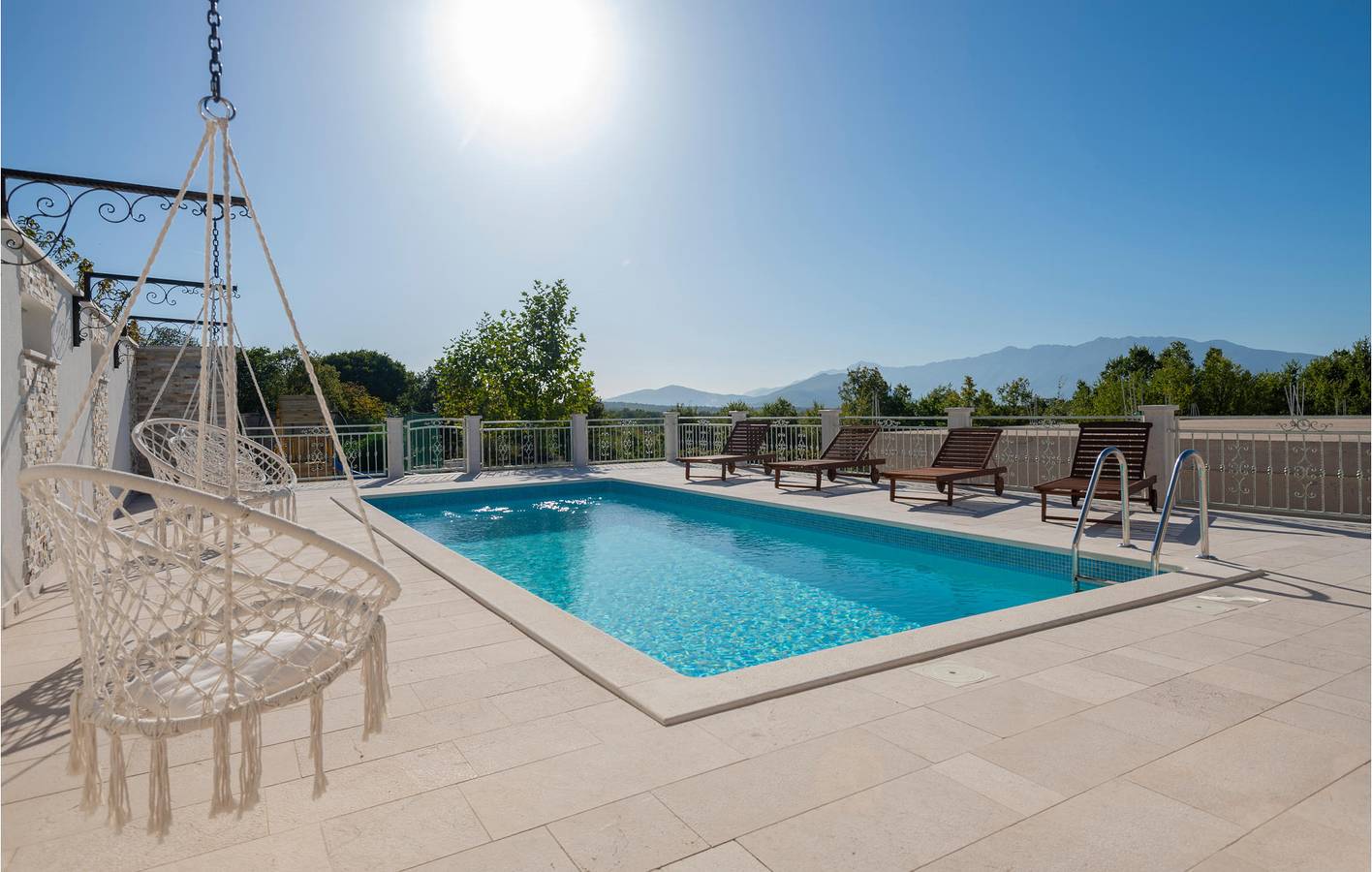 Reizende 1-Zimmer-Wohnung mit Pool, Terrasse und WLAN in Cista Provo, Makarska Riviera