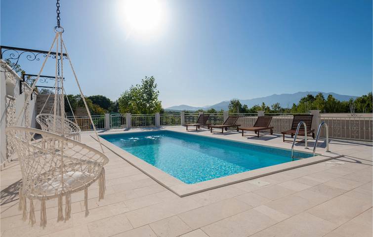Reizende 1-Zimmer-Wohnung mit Pool, Terrasse und WLAN in Cista Provo, Makarska Riviera