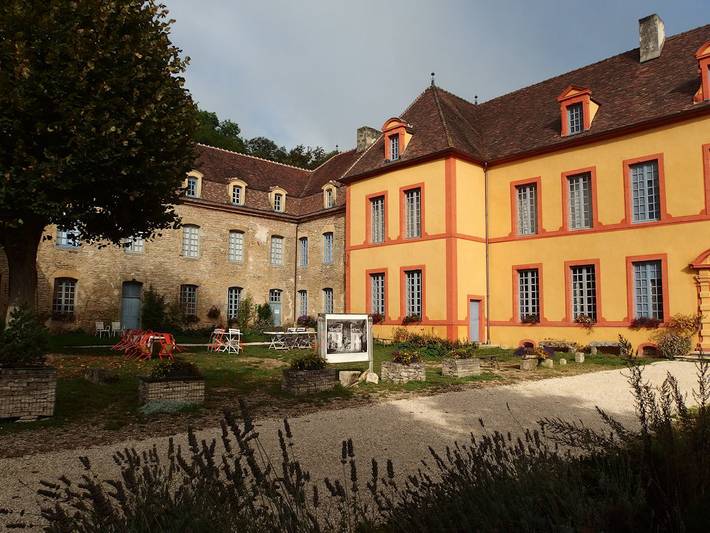 Gîte pour 28 personnes, avec Terrasse et Jardin dans Clamerey