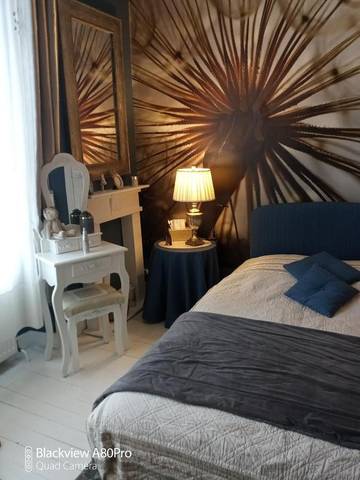 Cottage pour 2 personnes, avec terrasse et vue à Olliergues