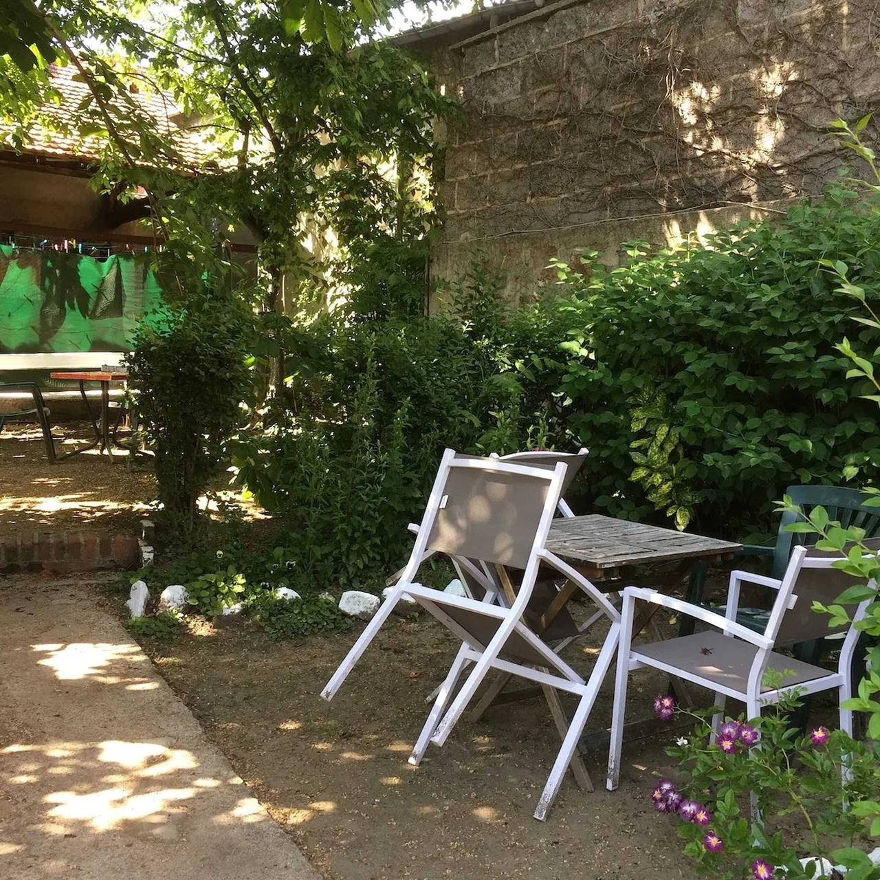 Estudio entero, Estudio cómodo en Néris-les-Bains de 20 m² in Néris-les-Bains, Región de Montluçon
