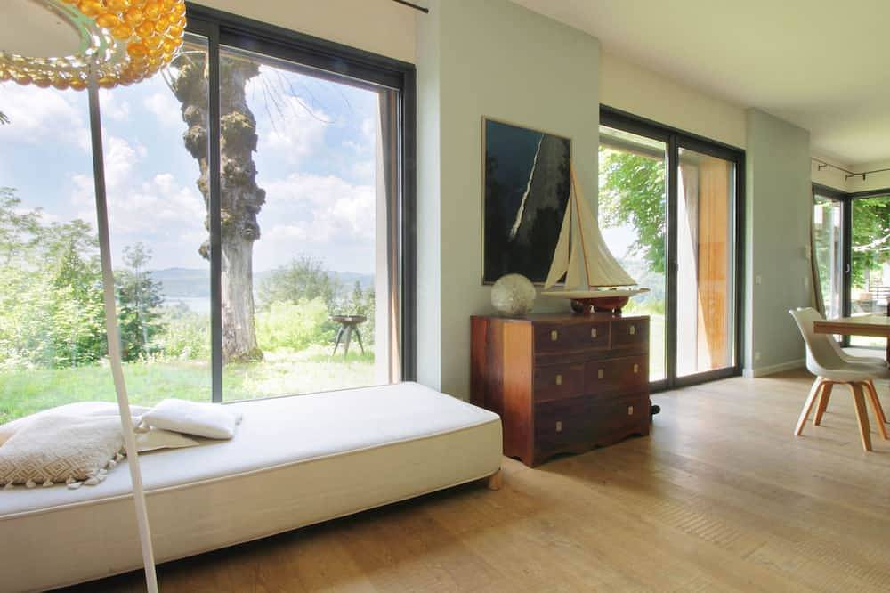 Family villa with swimming pool in Aiguebelette-Le-Lac in Aiguebelette-le-Lac, Chambéry region